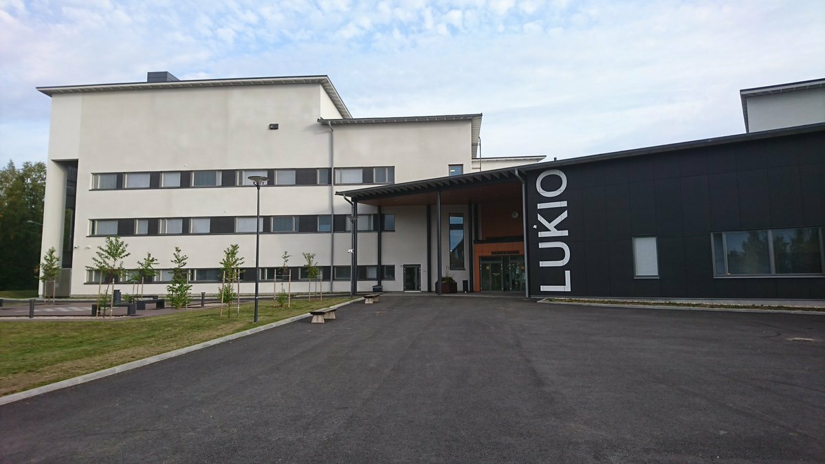 Äänekosken lukio ulkoapäin.