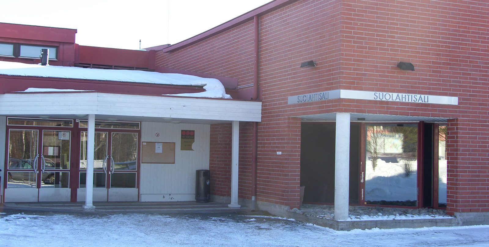 Suolahtisali ulkoa talvella