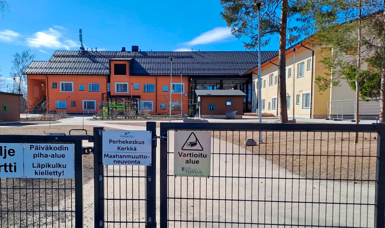 Perhekeskus Kerkkä kuvattuna pihalta.