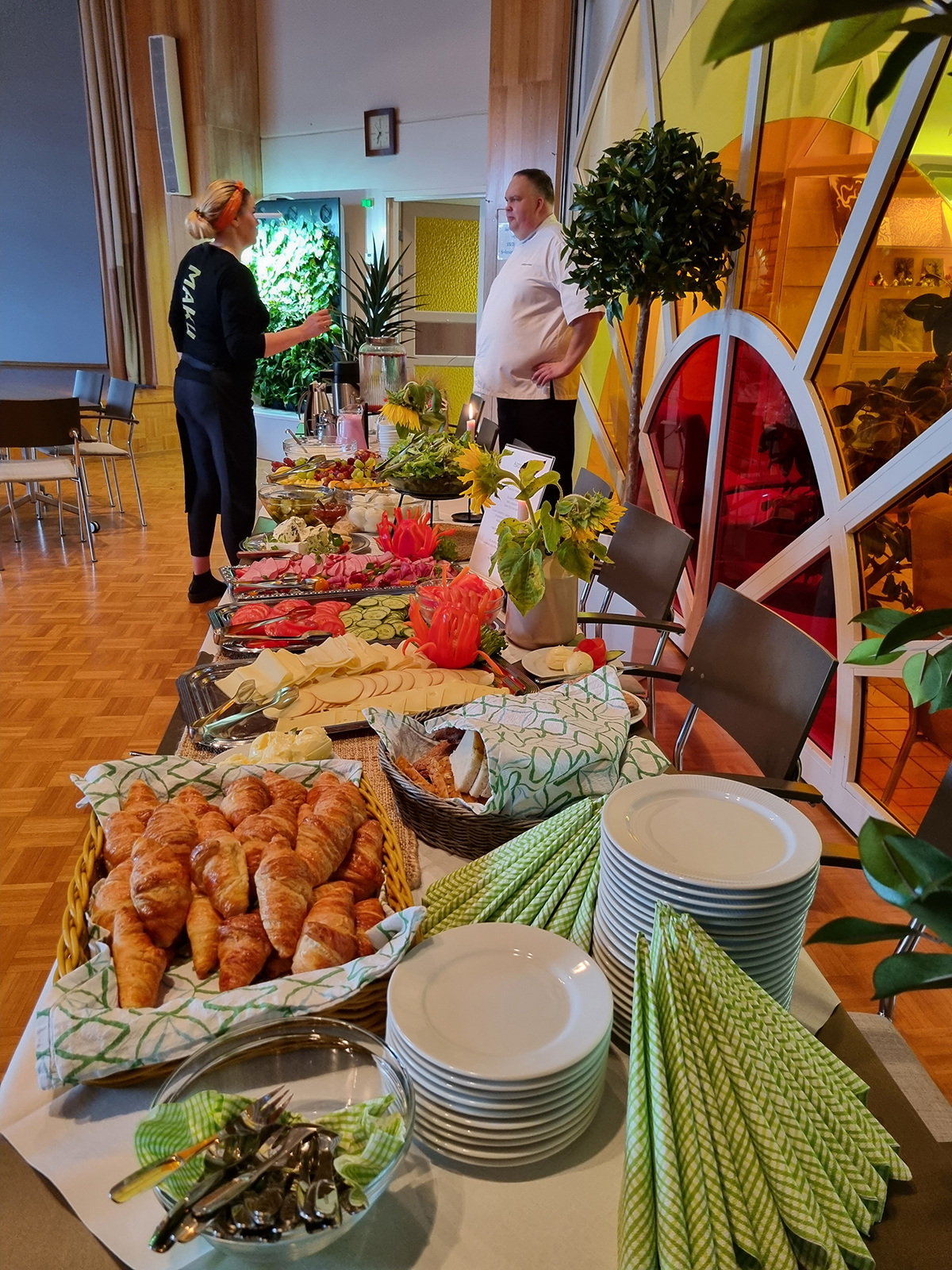Aamukahvitarjoilu.