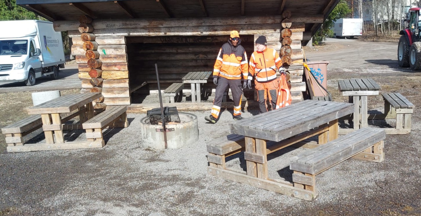 Äänemäen laavun edustan soratäyttö meneillään.