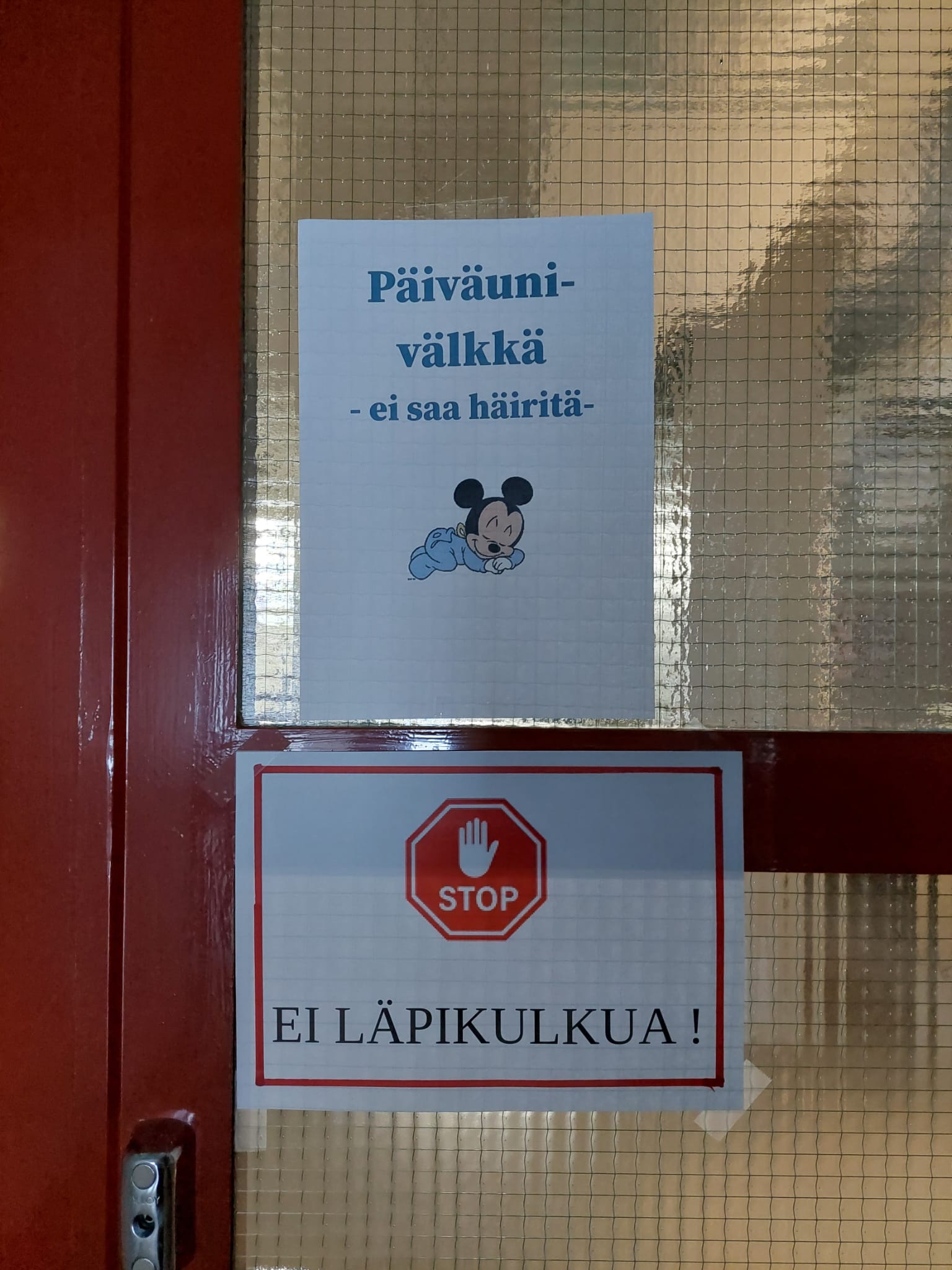 Päiväunivälkkä -kyltti.