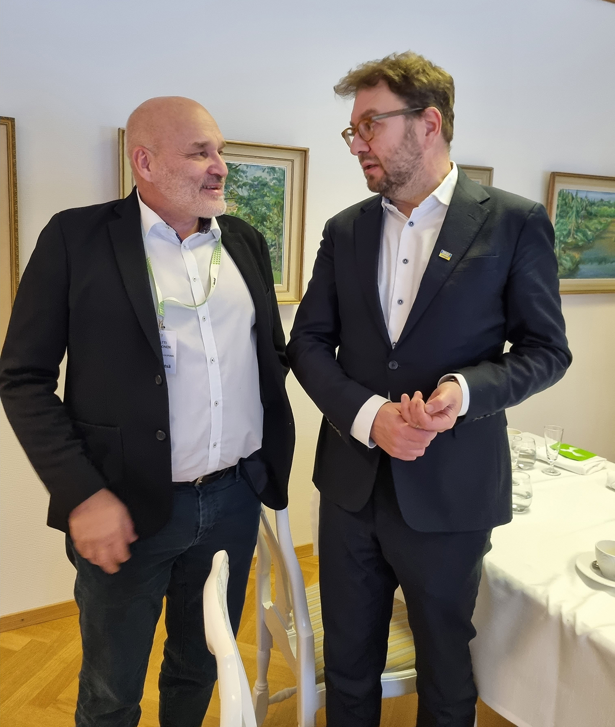 Kaupunginjohtaja Matti Tuononen ja kansanedustaja Timo Harakka.